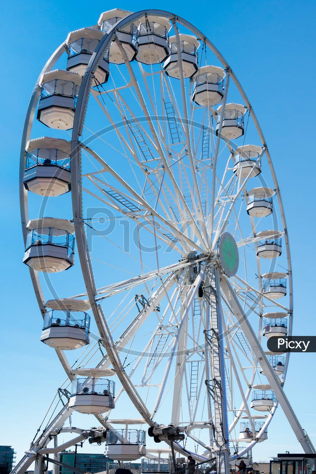 Cardiff/Uk - August 27 : Ferris Wheel In Cardiff On August 27, 2017. Unidentified People