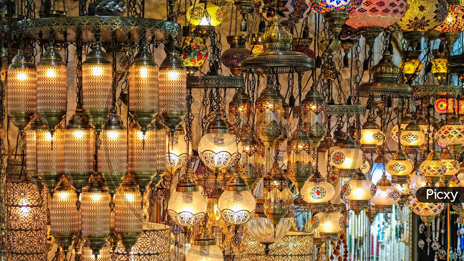 Istanbul, Turkey - May 25 : Lights For Sale In The Grand Bazaar In Istanbul Turkey On May 25, 2018