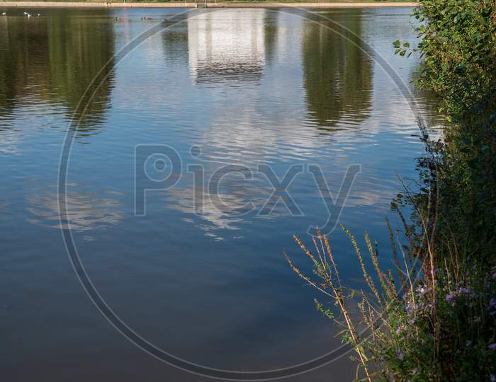 Ifield, West Sussex/Uk - October 1 : A View Of The Mill At Ifield Mill Pond In Ifield, West Sussex On October 1, 2020