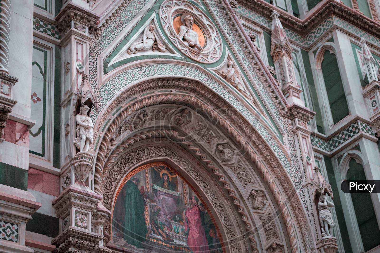 Art on the side walls of Santa Maria del fiore
