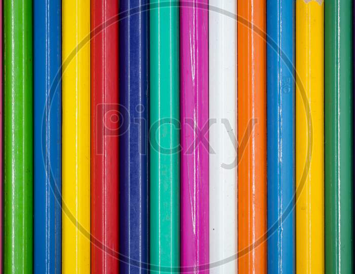 different colors of color pencils