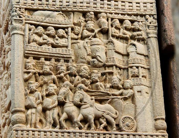 Life On Stone Pillar,  Sanchi
