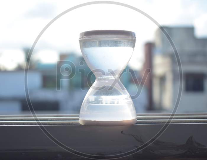 A cyrstal timer