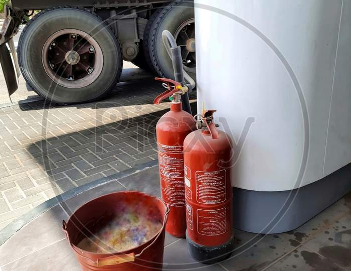 Picture ofsafety cylinder for fire in patrol pump.