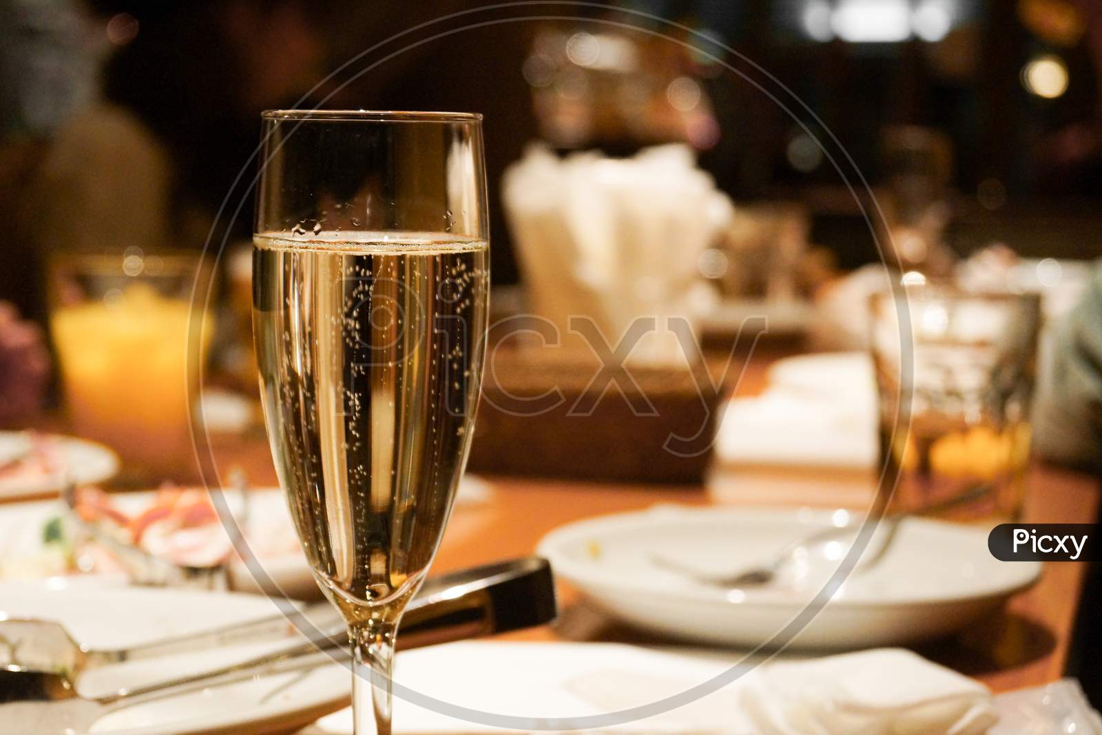 Sparkling Wine To Drink In The Restaurant