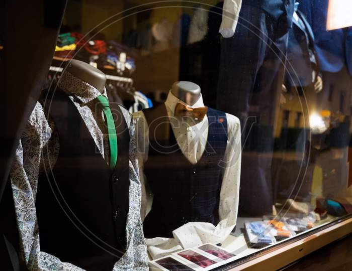 Business Modern Suit With Bow Tie On A Mannequin Through A Glass Kept As Display In A Cloth Shop, Shopping For Men Concept