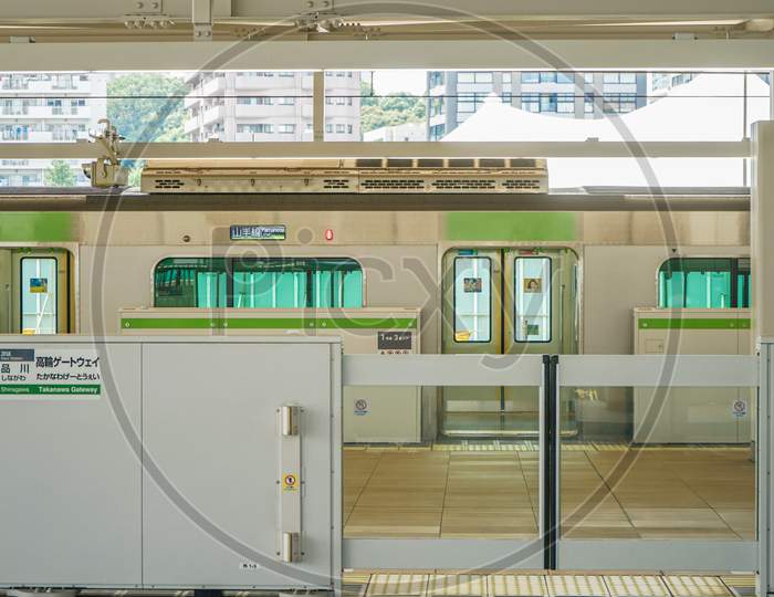 Image Of Takawa Gateway Station Platform