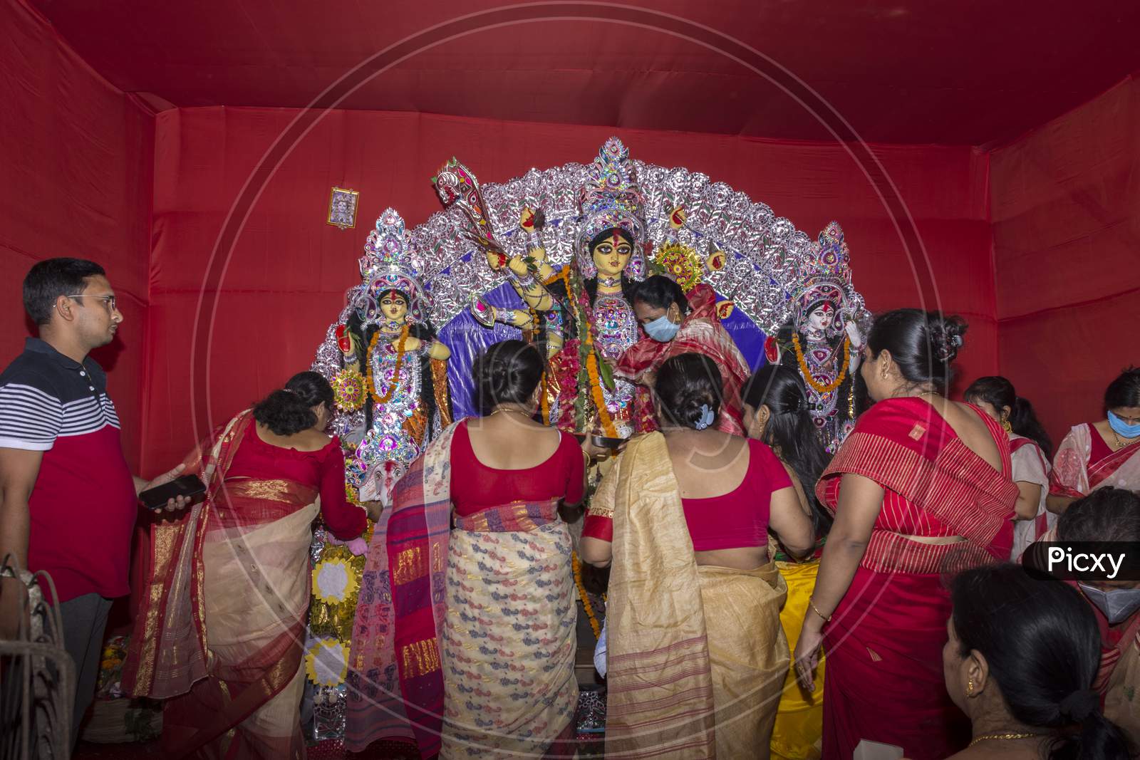 Kolkata, West Bengal, India - 16Th October 2021 : Bengali Married Women In Sari Playing Sindoor Khela, Traditional Bengali Ritual Before Immersion Of Goddess Durga. Selective Focus.
