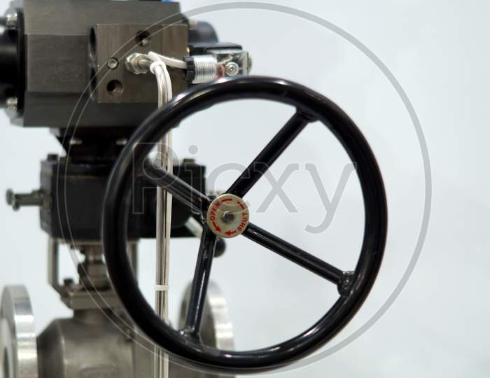 Circular Wheel Handle Control Mechanism Of A Motor In An Industry