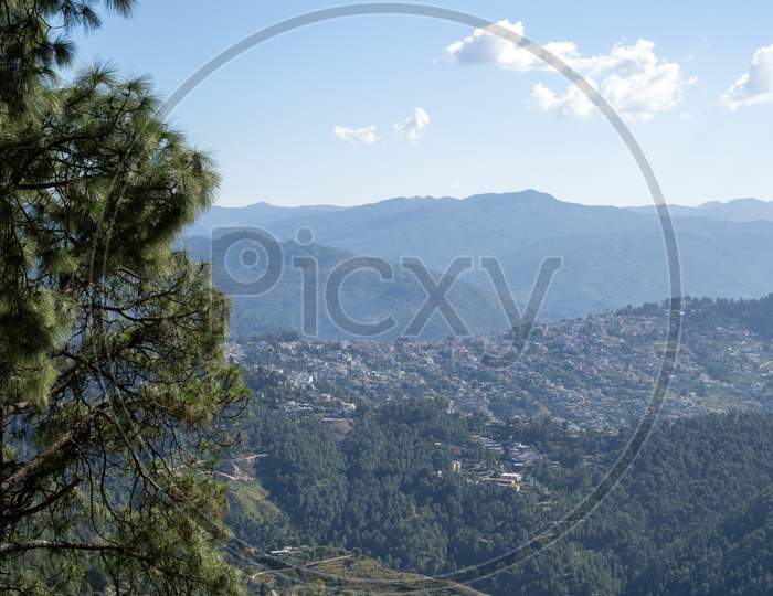 A Beautiful Scenic Landscape Of Mountains Of Uttarakhand With A View Of Almora City. Wallpaper Of Uttarakhand Tourism.