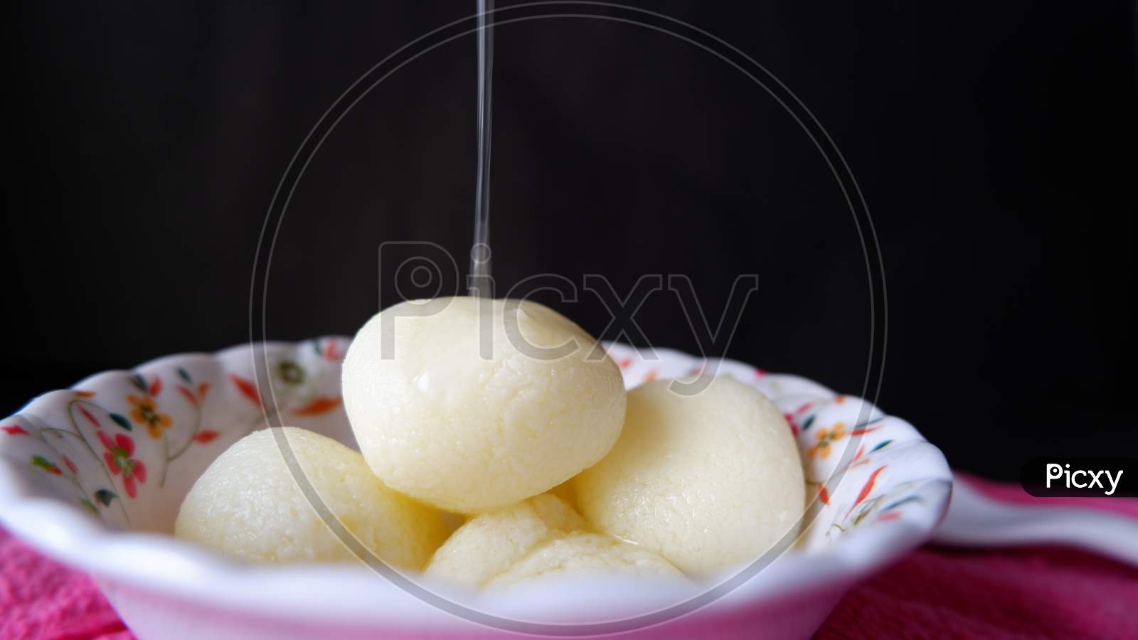 RASGULLA, Packaging Type: Sweet Box at Rs 190/kilogram in Faridabad | ID:  22821752830