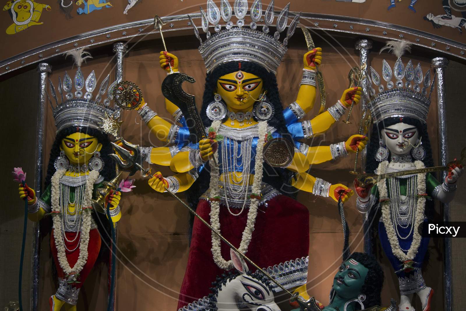 Barwari Durga Puja first started in Bengal to uphold Swadeshi sentiments  with Netaji at the helm