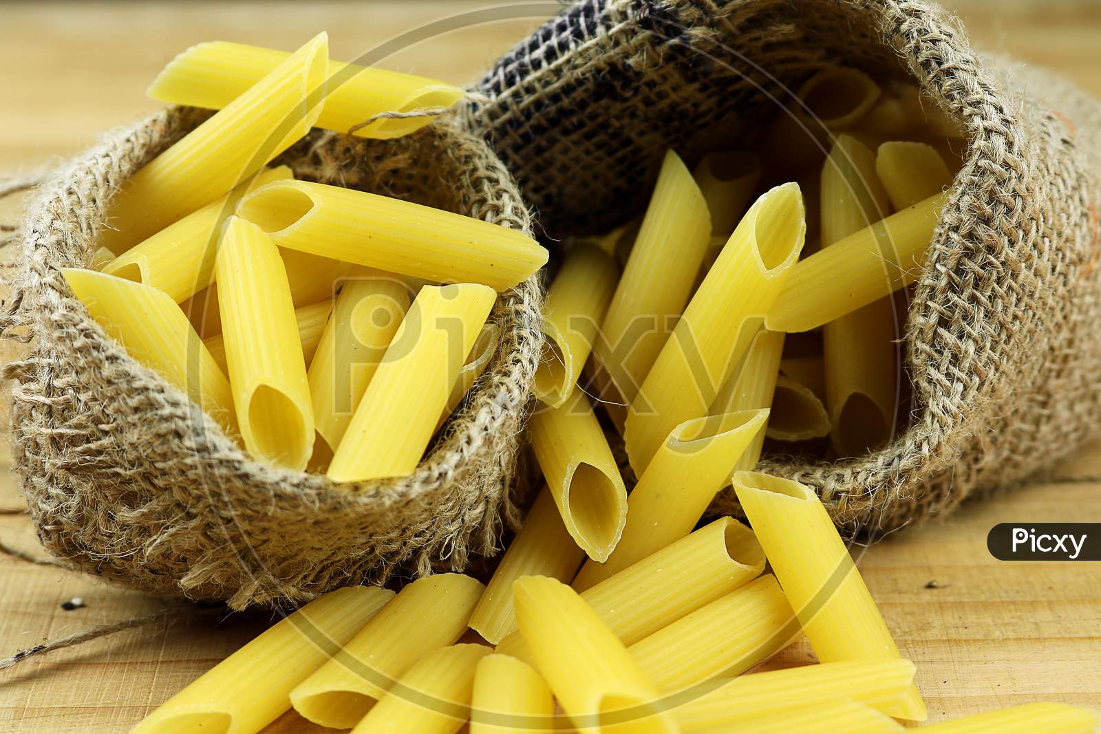 Amazon.com : Delallo Pasta Bag Spaghetti, 16 oz : Spaghetti Pastas :  Grocery & Gourmet Food