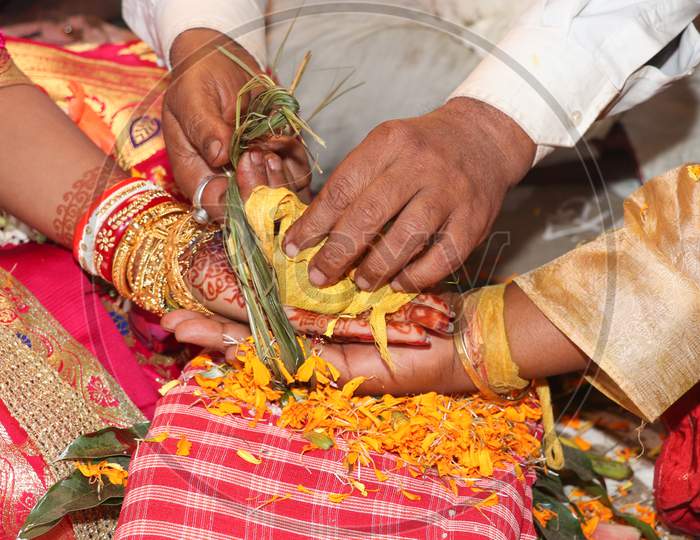 Indian Bengali Wedding Rituals Hasto Bandhan