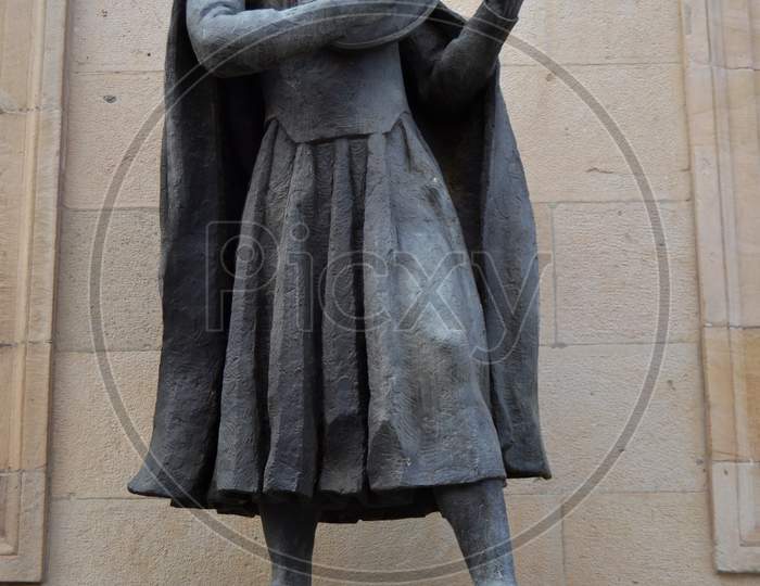 Statue In Homage To The "Minstrel Of Cid"