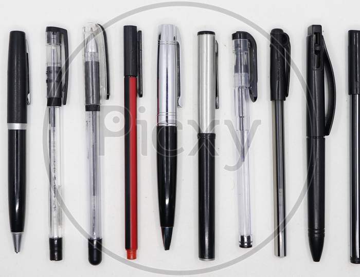 different types of black pens