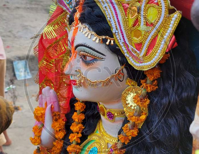 blessing idol saraswati maa
