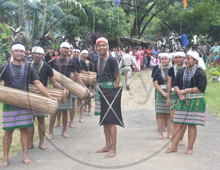 Image of Lisu traditional dress. Beautiful Lisu people, Yobin tribe ...