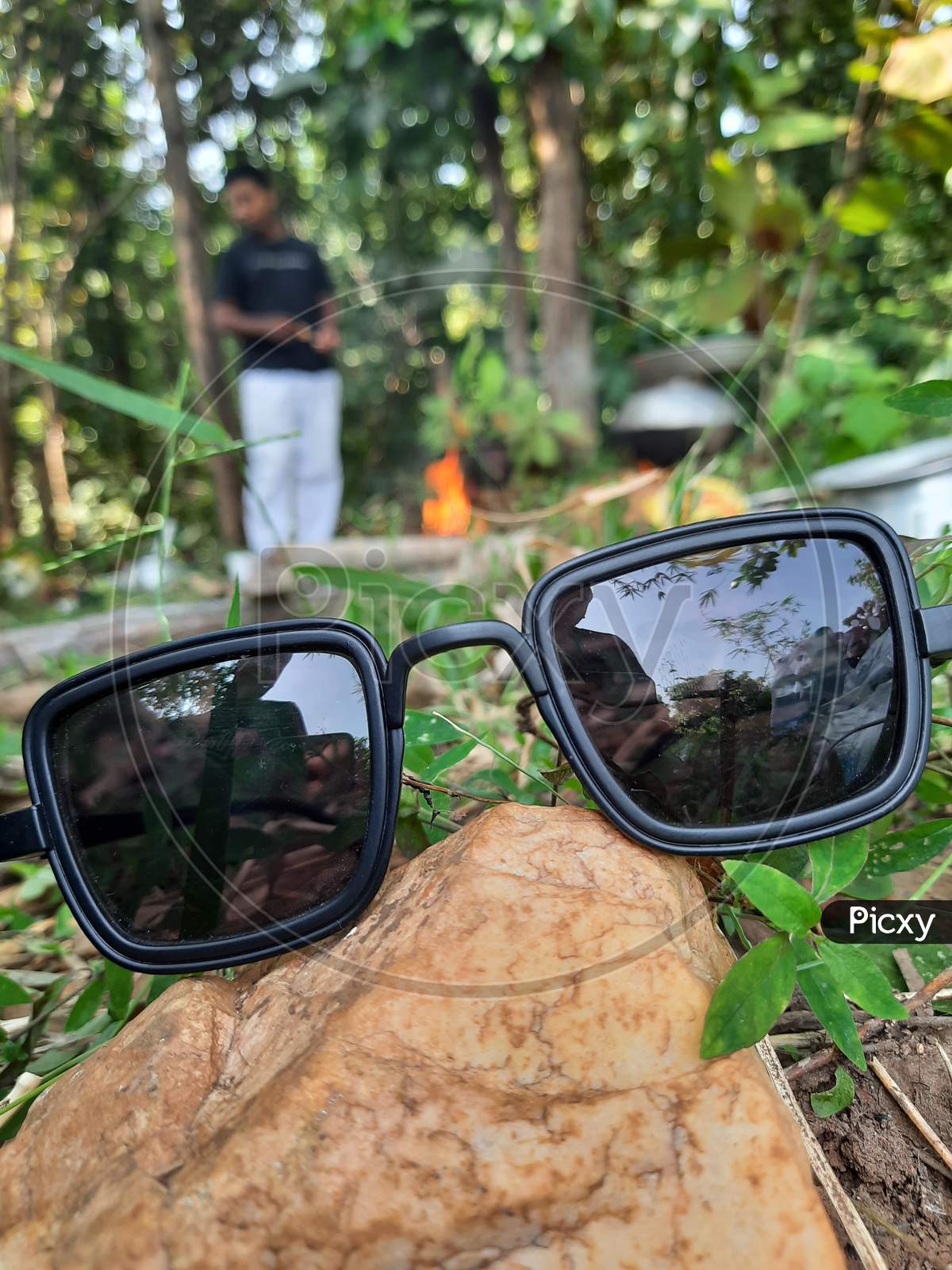 HD wallpaper: sunglasses highway reflection during day, selective focus  photography of person holding black frame sunglasses | Wallpaper Flare
