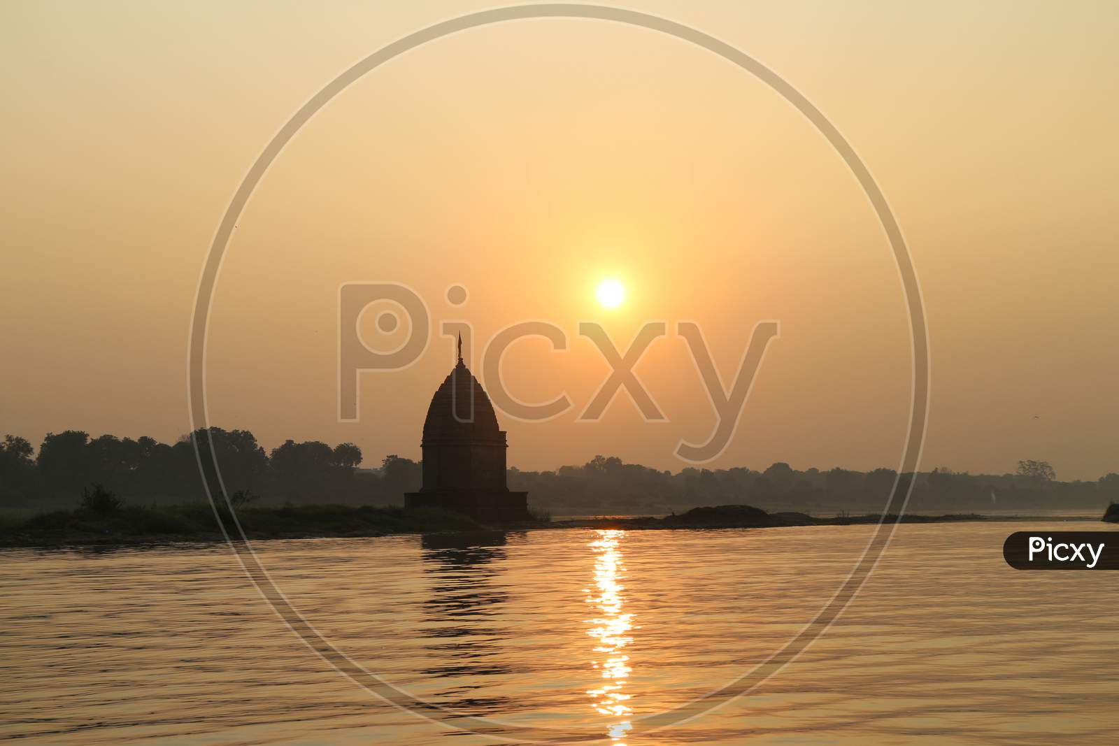 Shiv temple in the middle of Narmada river at Maheshwar