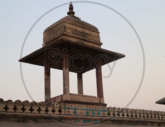 Beautiful view of Orchha Palace Fort, Raja Mahal and chaturbhuj temple from jahangir mahal, Orchha, Madhya Pradesh