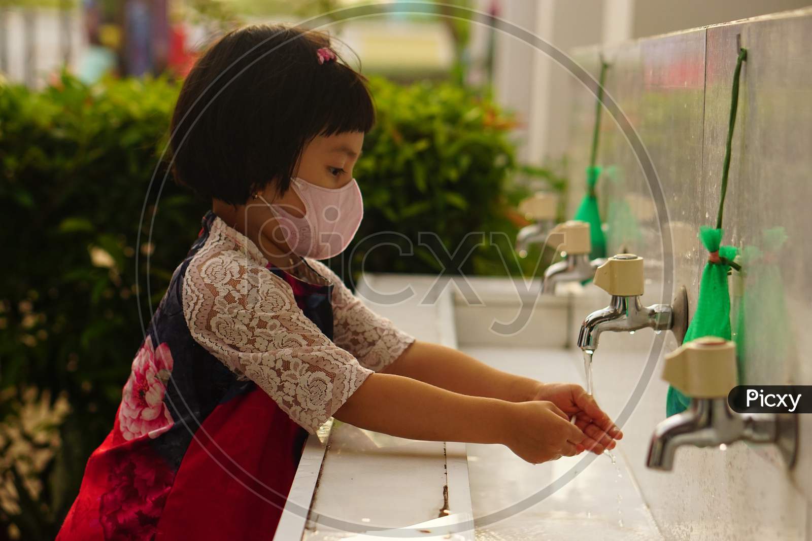 Child mask hand washing