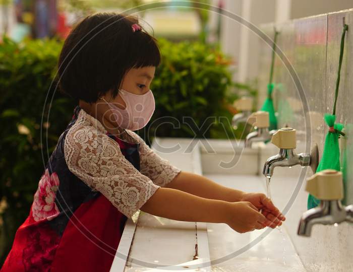 Child mask hand washing