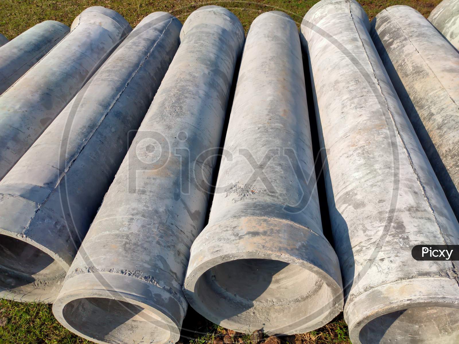 Concrete or cement drainage pipes needed for construction