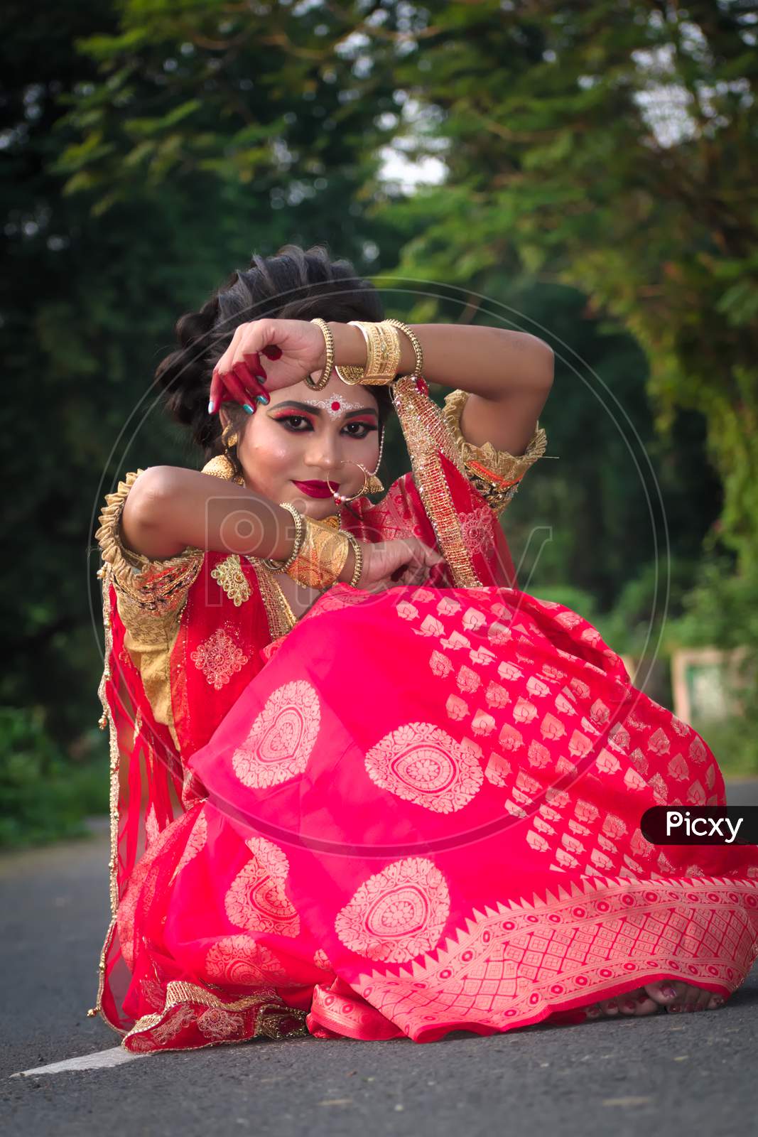 They said I could be anything so I chose to be The Girl in A Red Saree🌹  Saree @bhumikasharmaofficial Jewelry @neetaboochrajewellery ... | Instagram