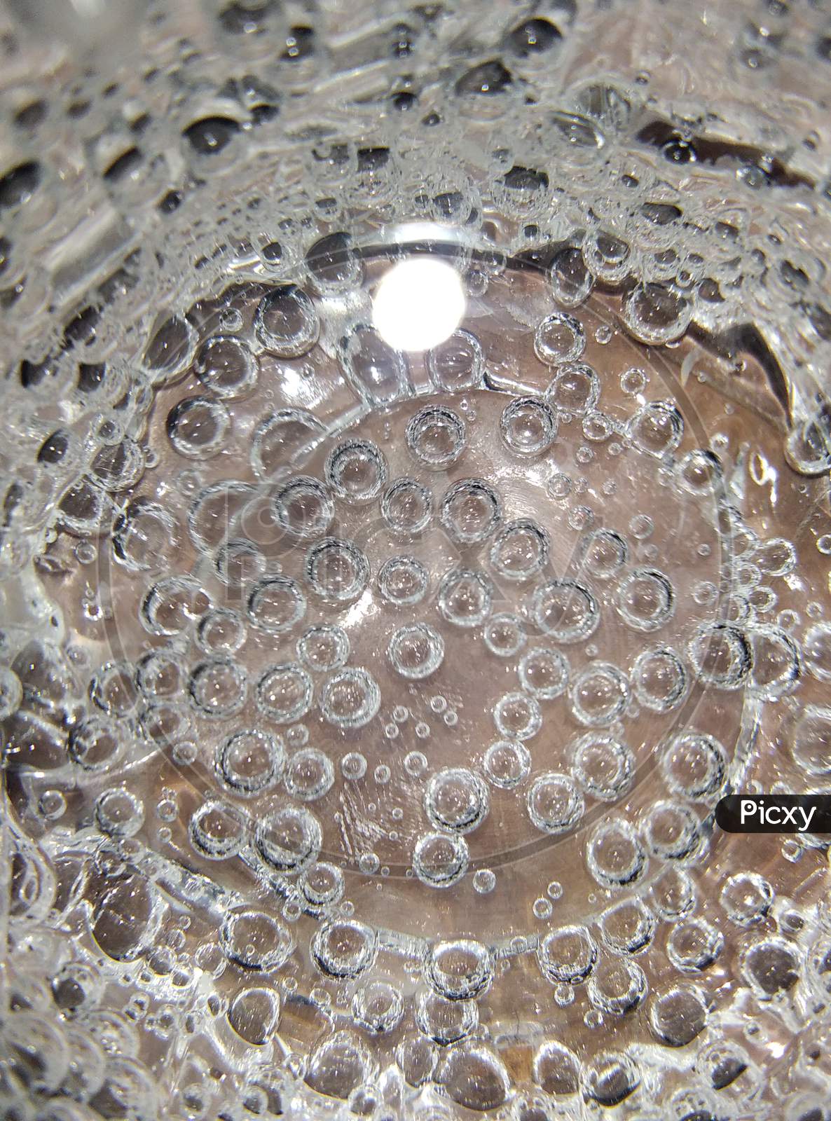 The bubbles looking like atoms...