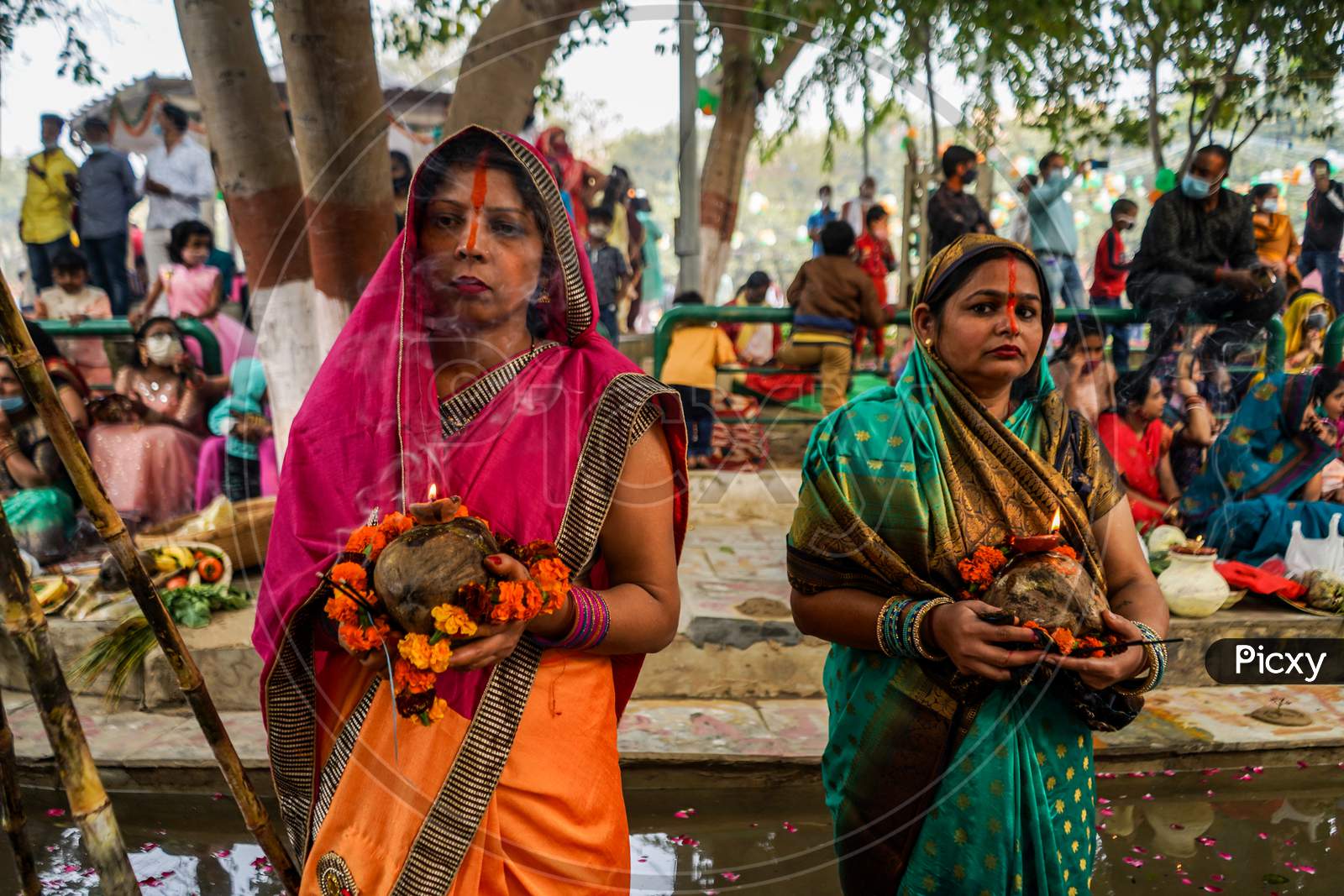 Chhath Puja 2021: Which colours are considered auspicious on this festival?  Know here - India Today