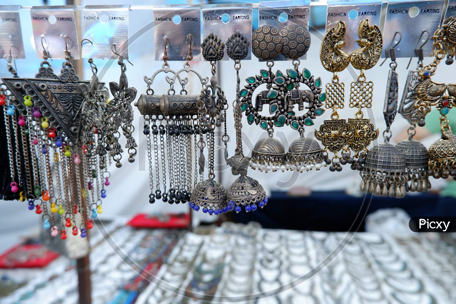 Sarojini Nagar market | Earring collection #sarojininagar #trending # earrings #collection - YouTube