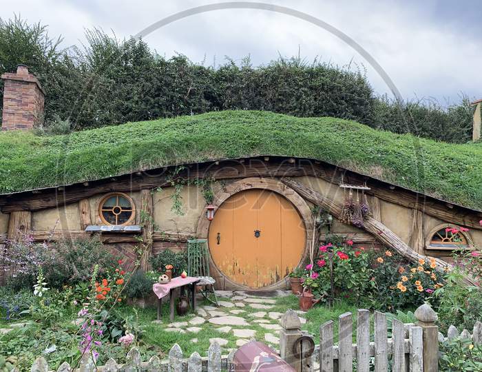 Hobbit house NZ movie set hobbiton