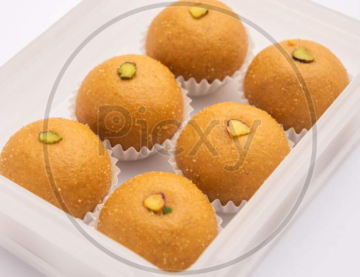Besan Ladoo Are Delicious Sweet Balls Made With Gram Flour, Sugar, Ghee & Cardamoms