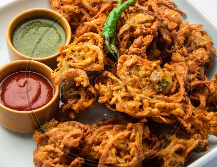 Crispy Kanda Bhaji Or Bhajji Or Pyaj Pakode Or Fried Onion Pakora, Delicious Street Food From India