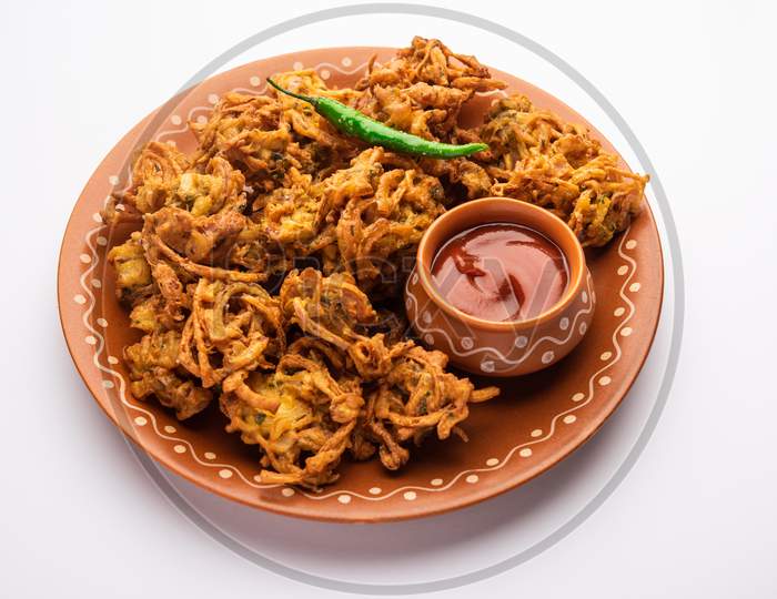 Crispy Kanda Bhaji Or Bhajji Or Pyaj Pakode Or Fried Onion Pakora, Delicious Street Food From India