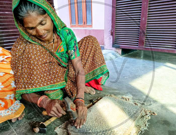 Rural Woman Repair Traditional Spices Maker Sil Batta