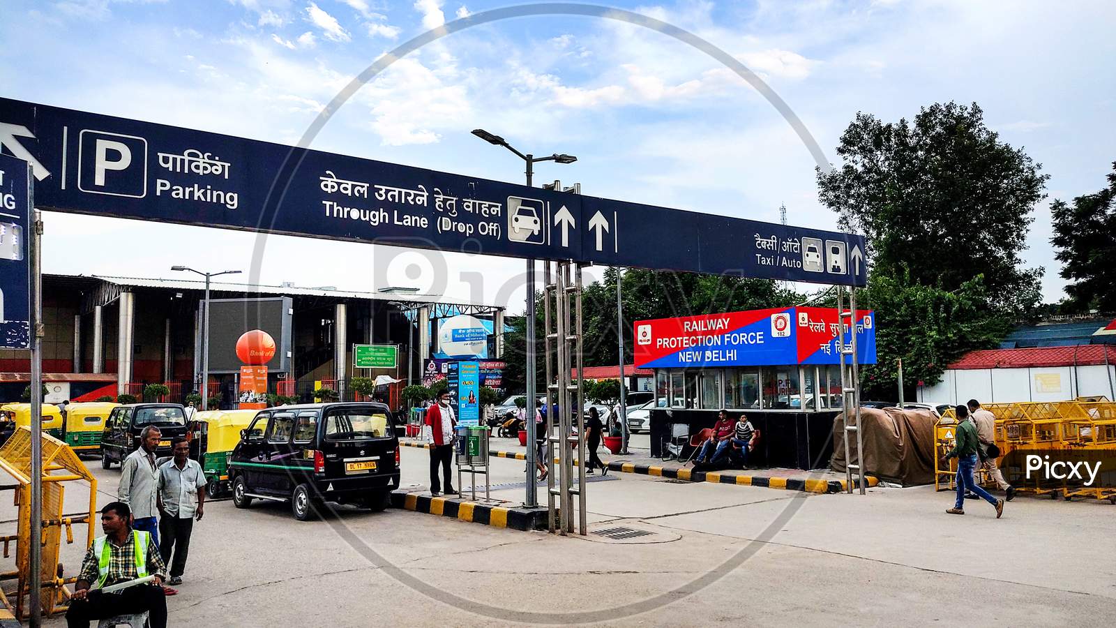 Day Time New Delhi Railway Station Entrance