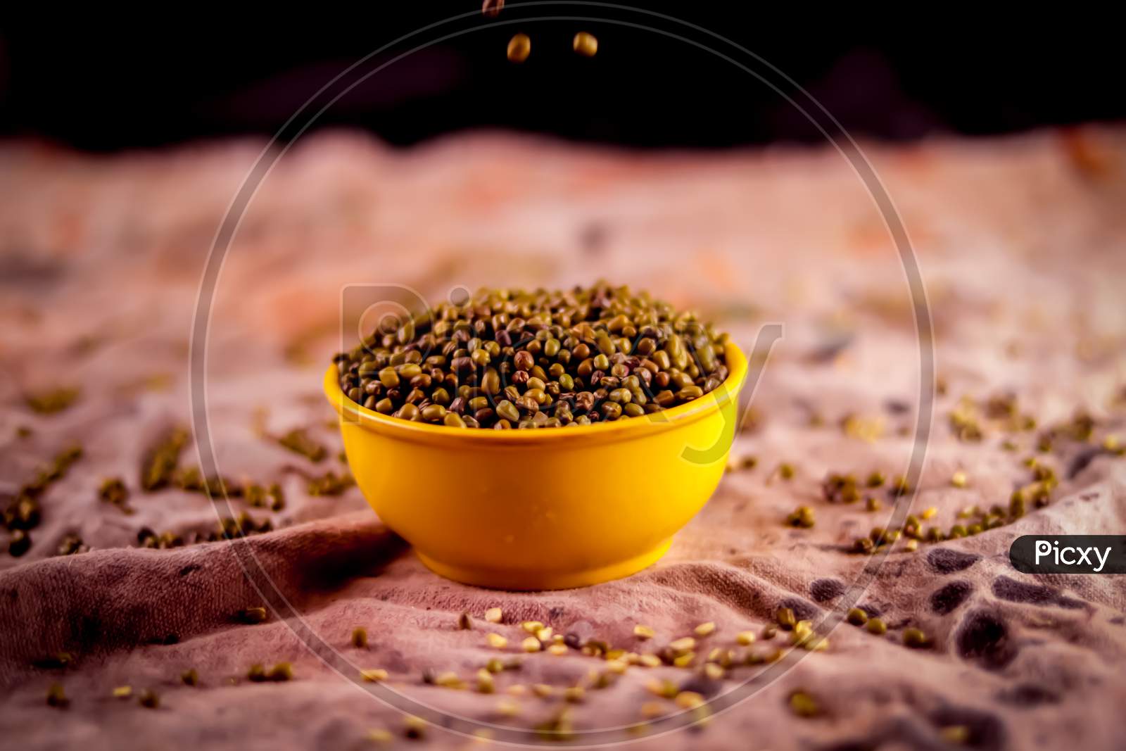 image-of-broken-mung-lentils-yellow-moong-dal-with-green-moong-bean