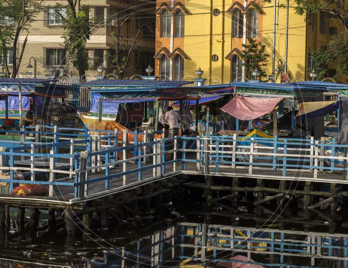 26Th September, 2021, Kolkata, West Bengal, India: The Only Floating Market On A Big Water Body Of India At Patuli, Kolkata.