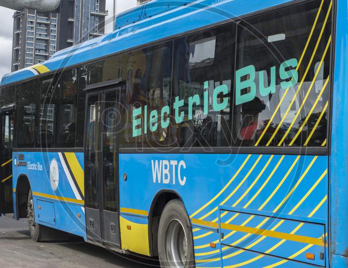 19Th September, 2021, Kolkata, West Bengal, India: An Air-Conditioned Electric Bus On Road Of Kolkata.