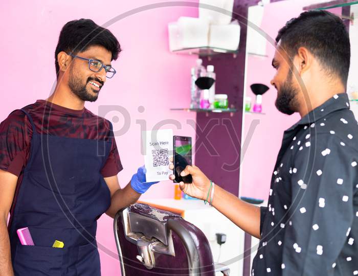 Customer Scanig Qr Code In Smartphone For Making Payment To Baber At Haircare Shop - Concept Of Ditgital Payment, Cashless Technology, Recommending E Pay And Contactless Payment Using E Wallet.