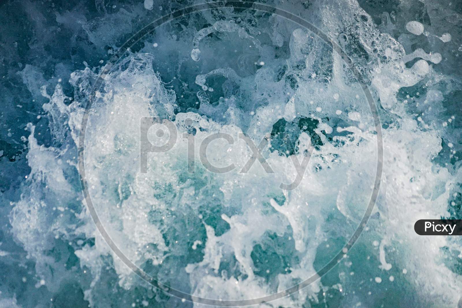 Intense Splash Image (Wallpaper Material)