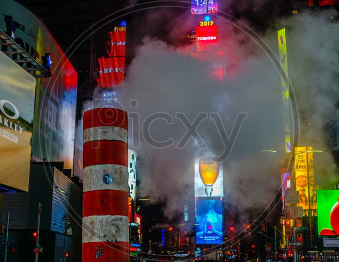 Night View Of New York Times Square (Timessquare)