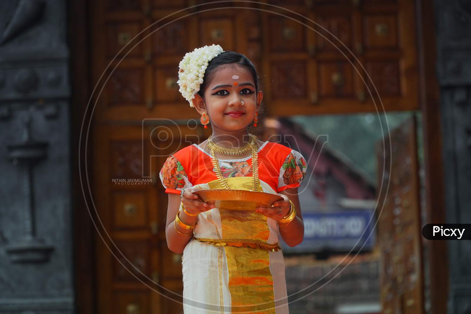 Girls in traditional kerala dress hi-res stock photography and images -  Alamy