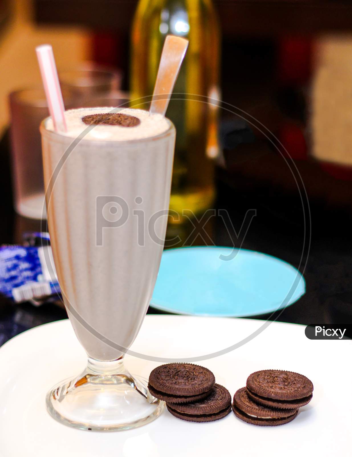 Cold Coffee With Chocolate Cookies