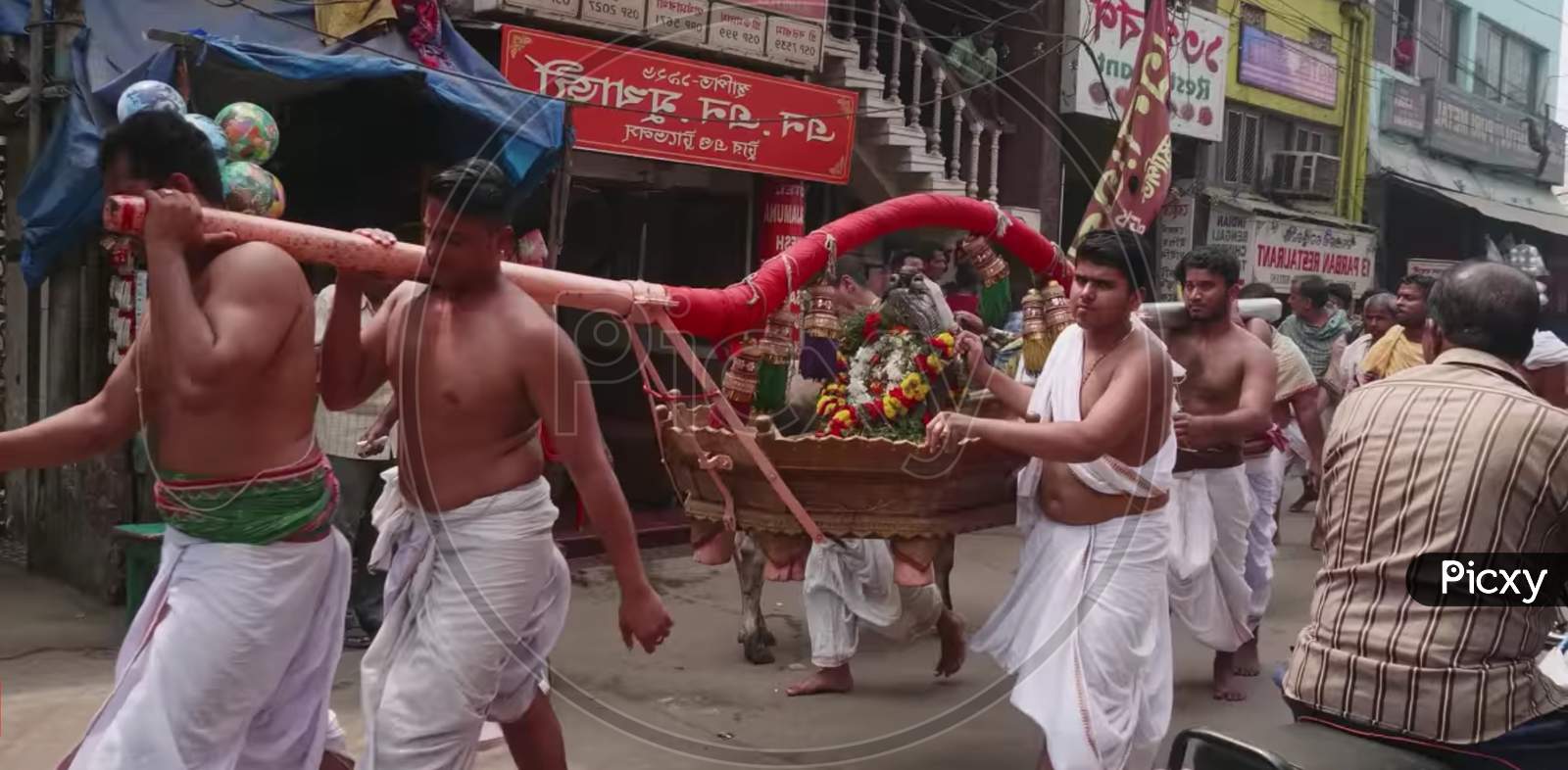 Image of rare rituals of south India on road, Asia-RO129993-Picxy