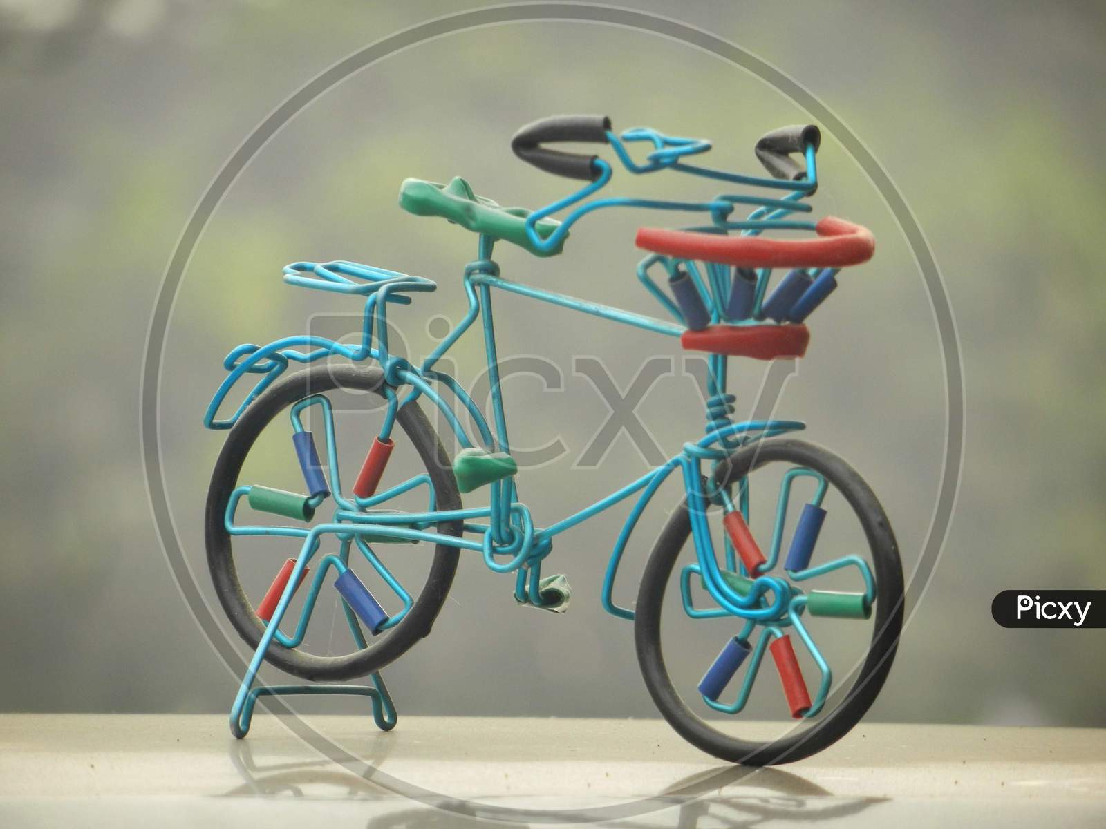 Miniature cycle toy