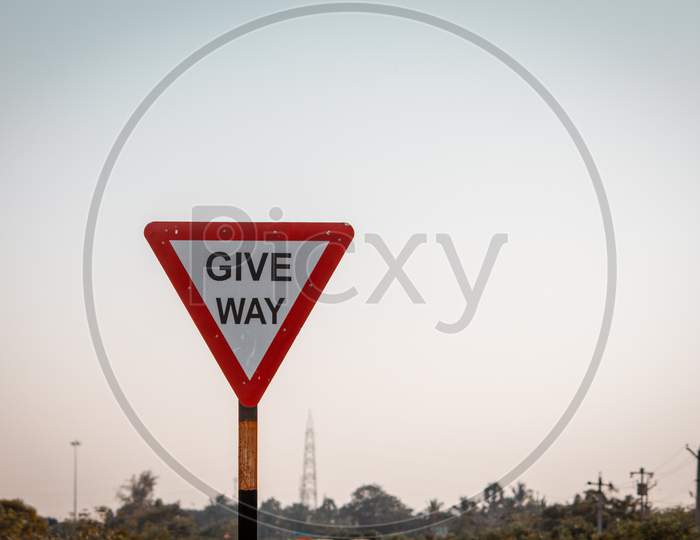 Indian Road Mandatory Sign Indicating To Give Way For The Ongoing Traffic. Sign Indicating Give Way While Merging Back To Road