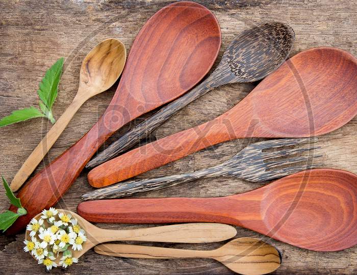 Natural Wooden Kitchen Cutlery